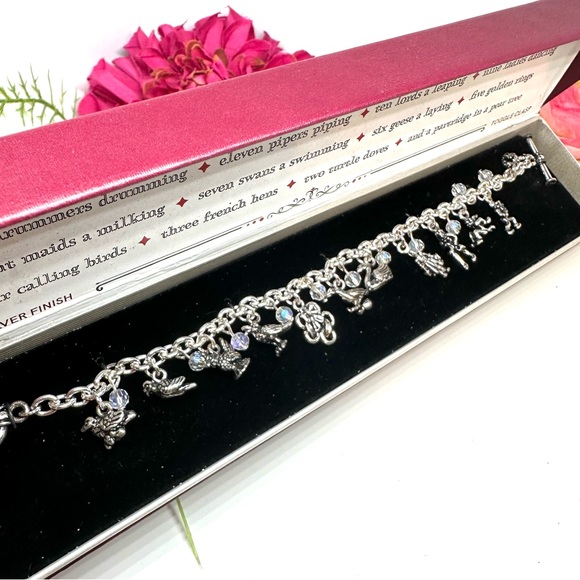 NEW⚜️12 DAYS OF CHRISTMAS Charm Bracelet - In Gift Box! - Picture 4 of 9